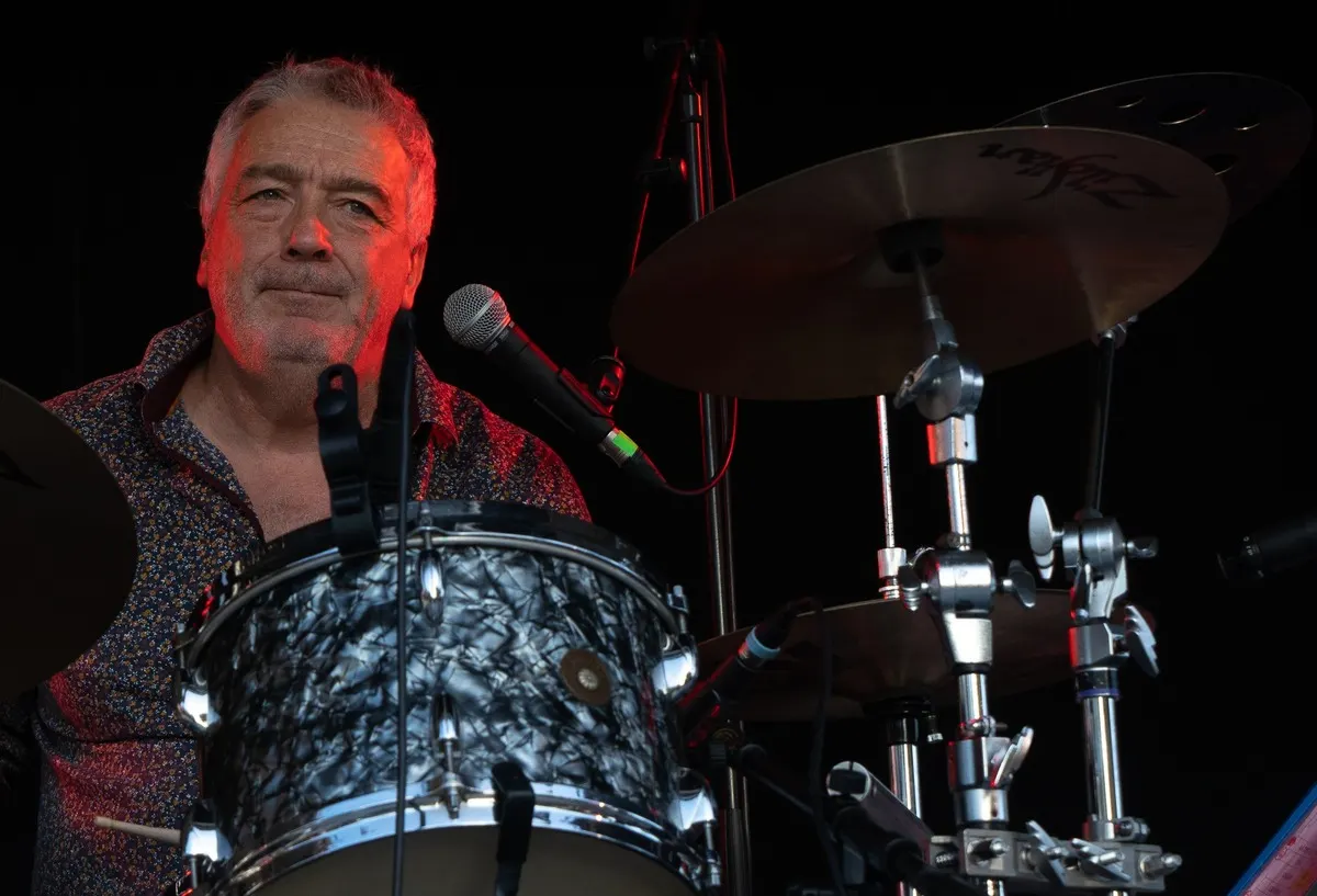 LesJACK : le batteur derrière sa batterie