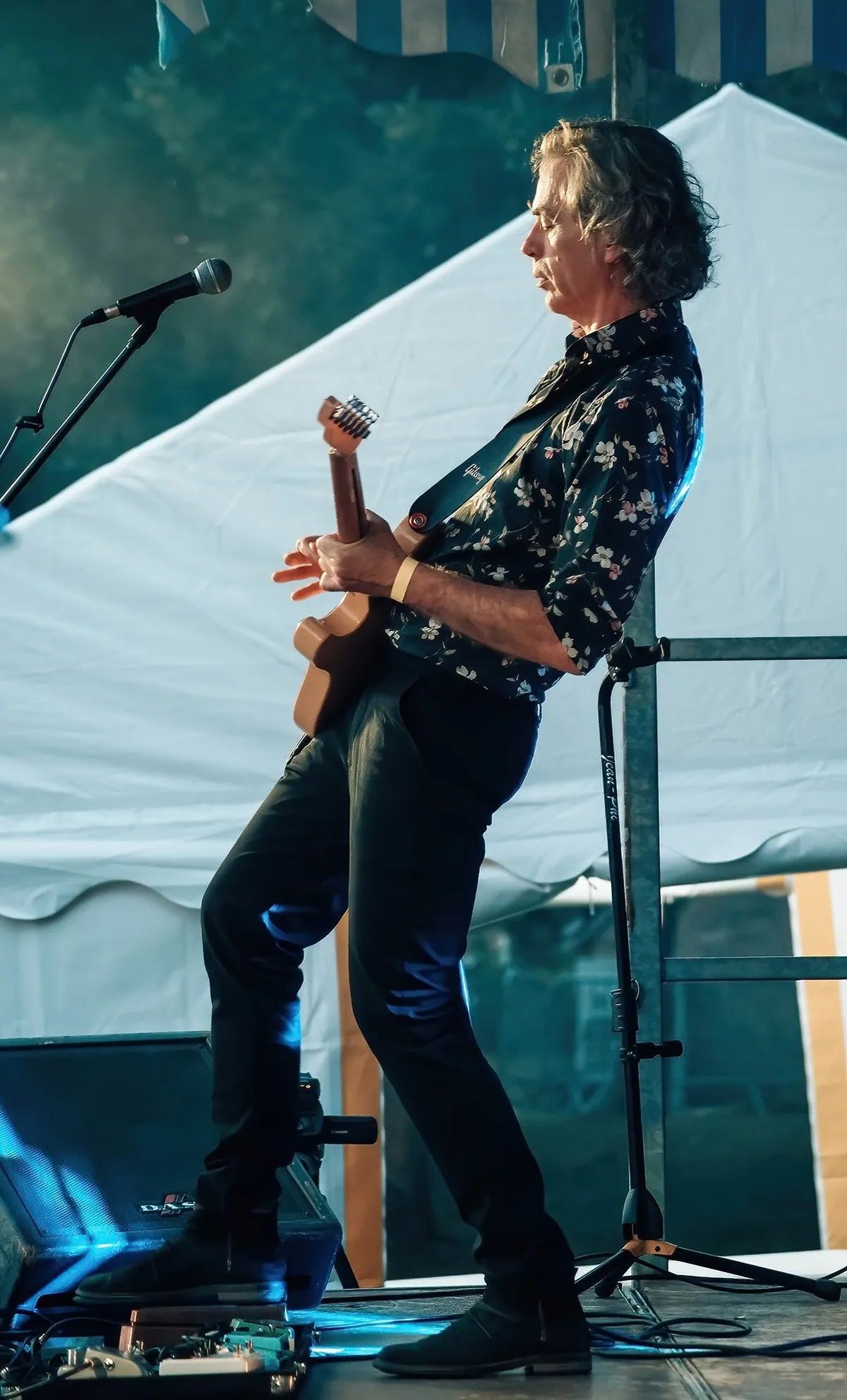 LesJACK : le guitariste sous un chapiteau